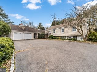 9 Garden Rd, Lawrence Township, NJ 08648