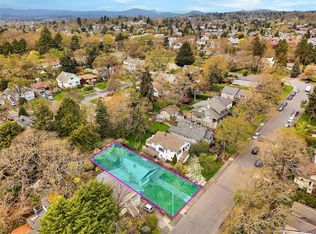 2728 Avebury Ave, Victoria, BC V8R3W4