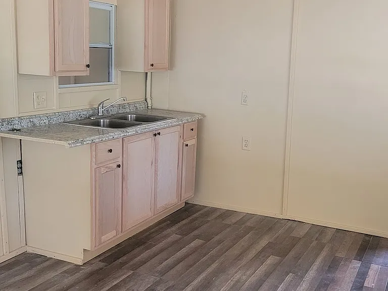 102 Tidewater Dr — Photo 4
