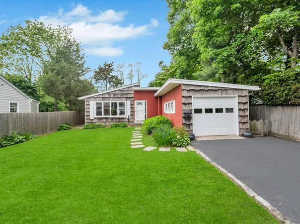 3 9th Avenue, Huntington Station, NY 11746
