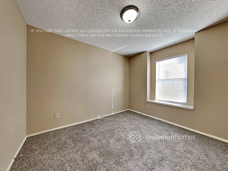 2060 Camelot Dr — Photo 12
