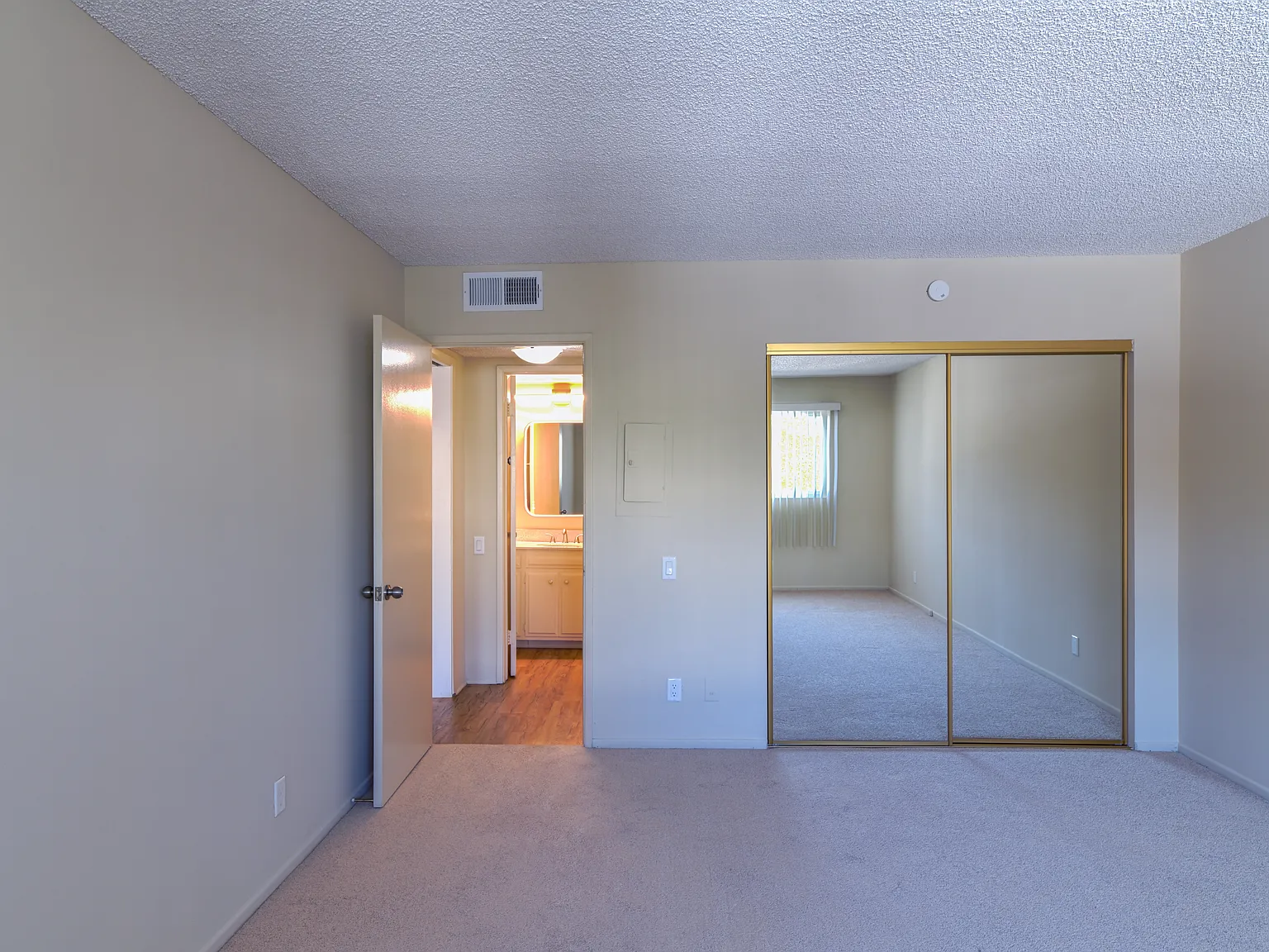 1 bed, 1005 sqft, $2,695 — Photo 1
