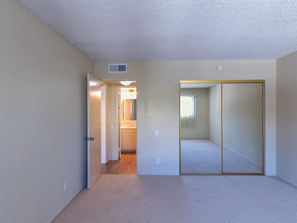 445 S Los Robles Ave #205