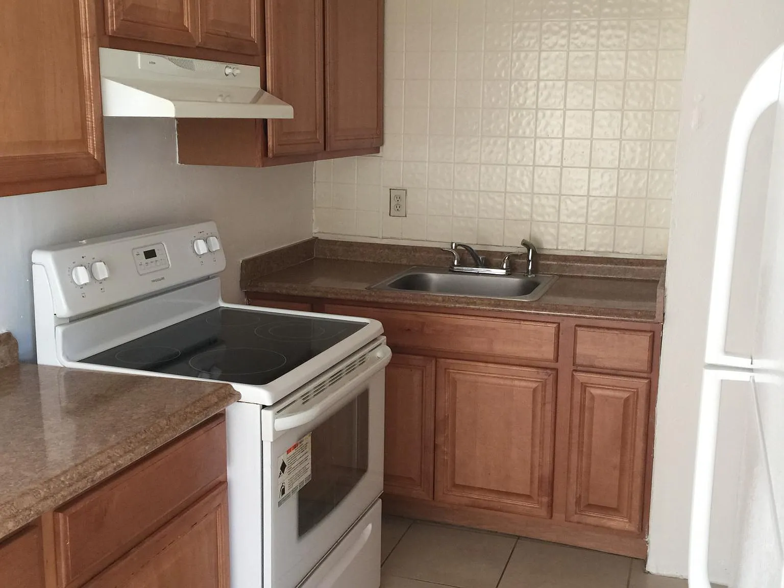 733 Cypress Dr — Photo 3