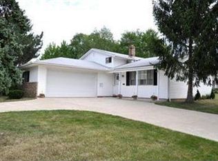 5441 Comstock Rd, Bedford Heights, OH 44146