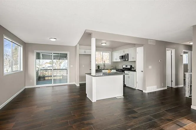 3 bed, 1905 sqft, $2,300 — Photo 2