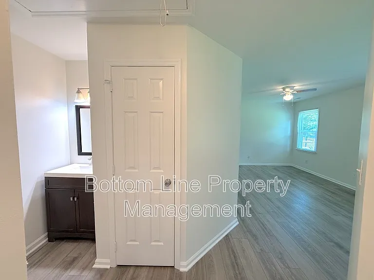 4013 Inglehurst Dr — Photo 16