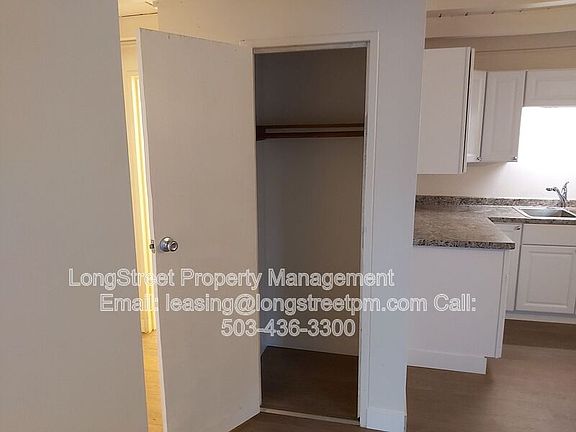4th image of 350 SE Lilly Ave Unit 3