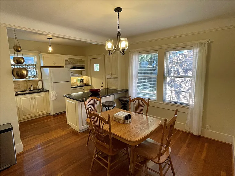 1604 Castle Ct — Photo 7