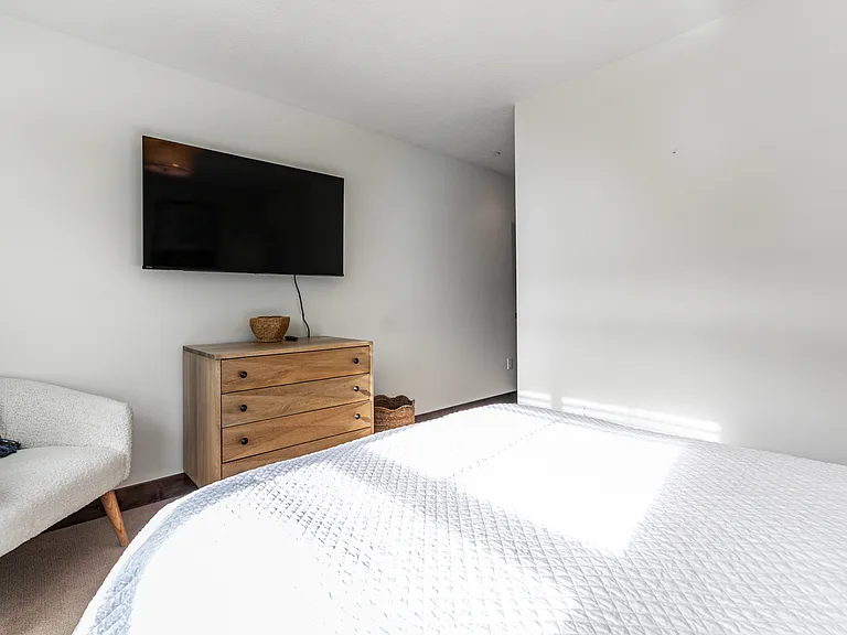 924 W Abigail Dr — Photo 15