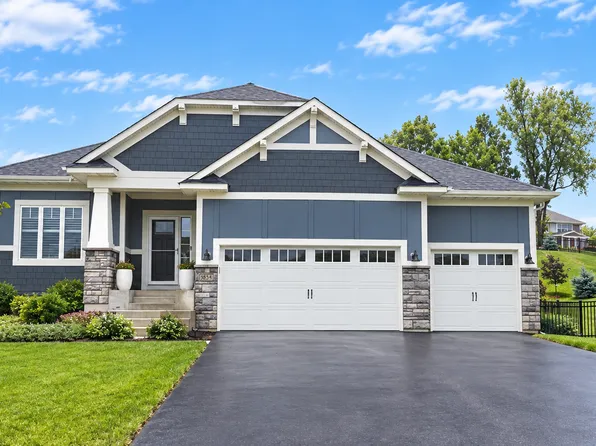 9557 James Cir N, Lake Elmo, MN 55042