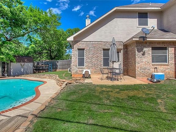 4th image of 5404 Bradley Ln