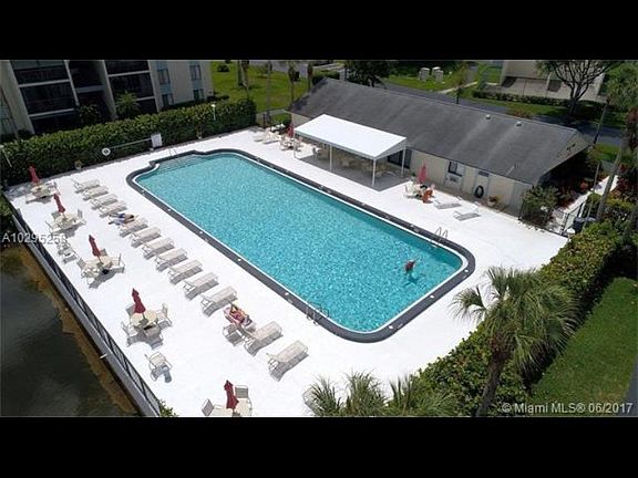 5th image of 1112 Green Pine Blvd APT C2