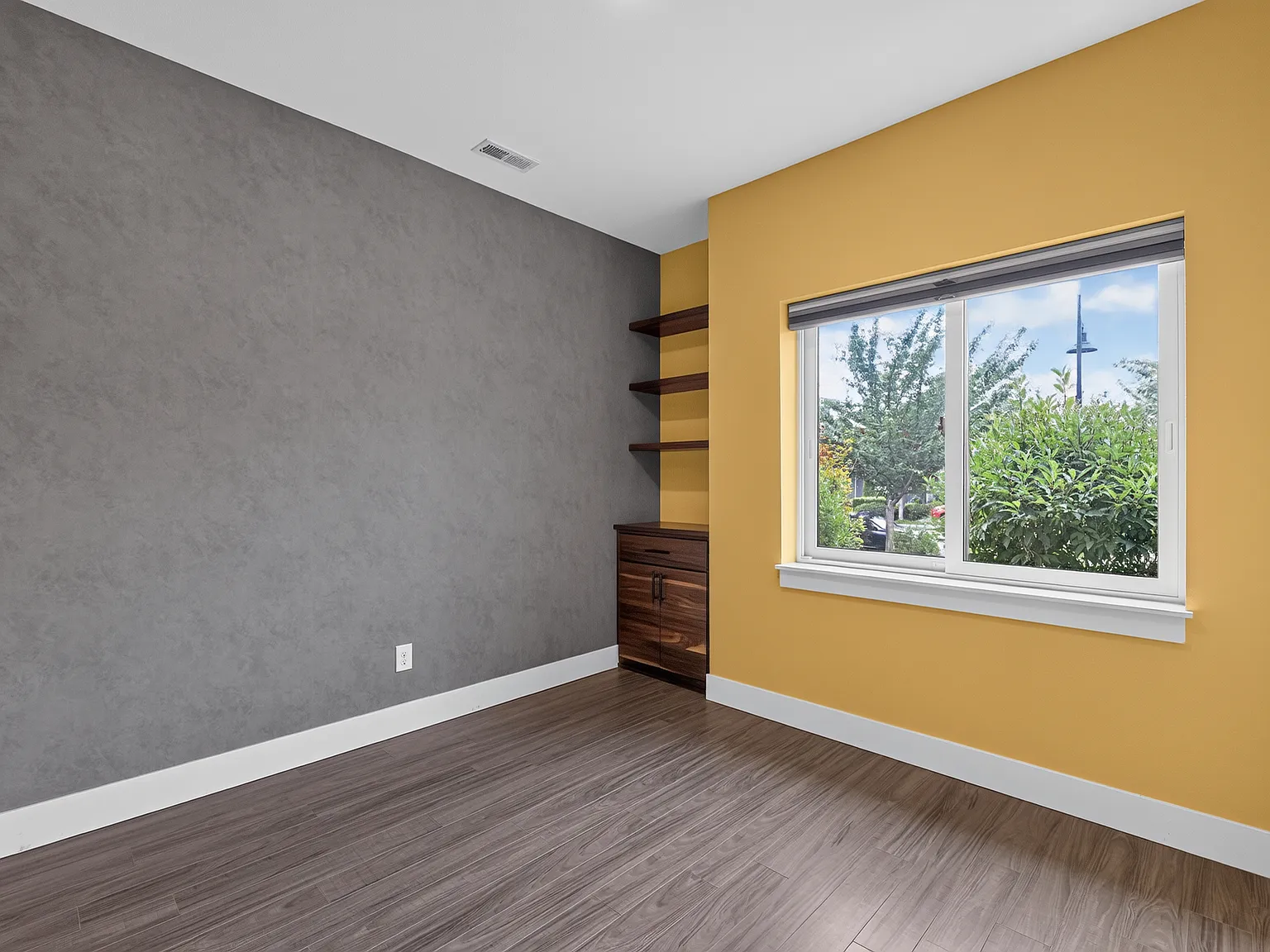 3 bed, 2.5 bath, 2300 sqft, $3,295 — Photo 4