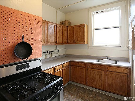 4th image of 225 9th St #A