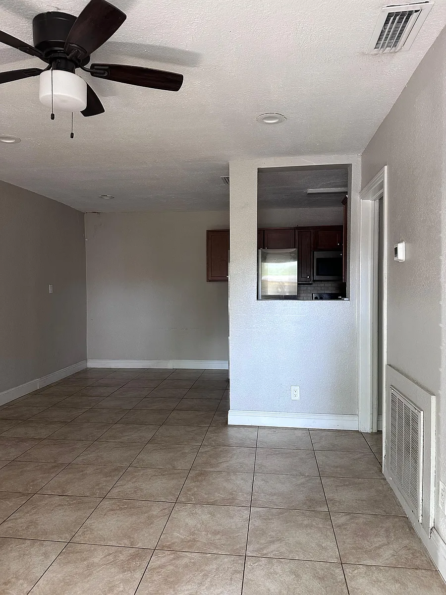 Building Photo - Eastway Dr