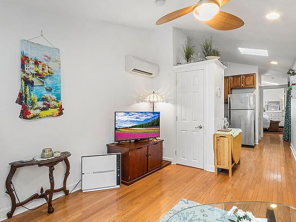 4th image of 1223 Shackamaxon St #12