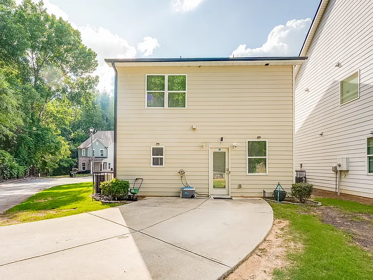 1313 Sweetbriar Cir — Photo 27