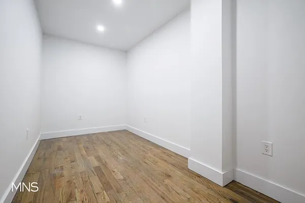 Rented by MNS Marketing | media 38