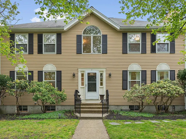 2 Minuteman Ln — Photo 32