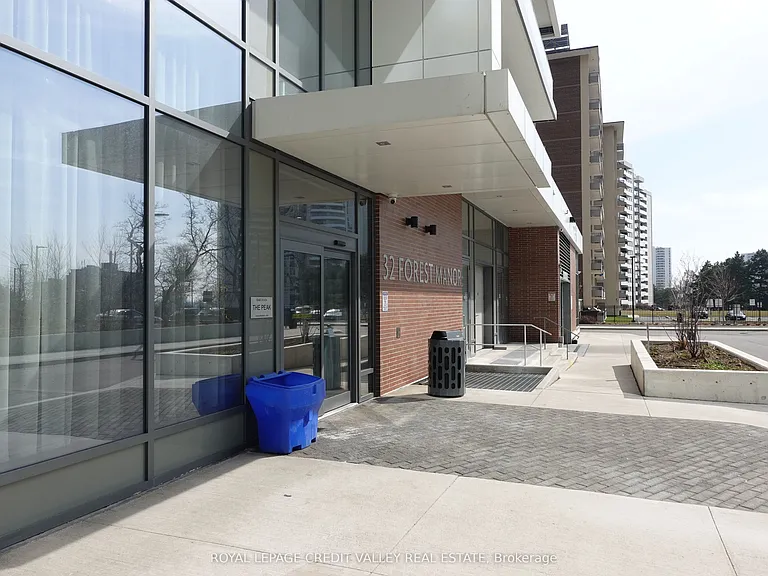 32 Forest Manor Rd #401 — Photo 3