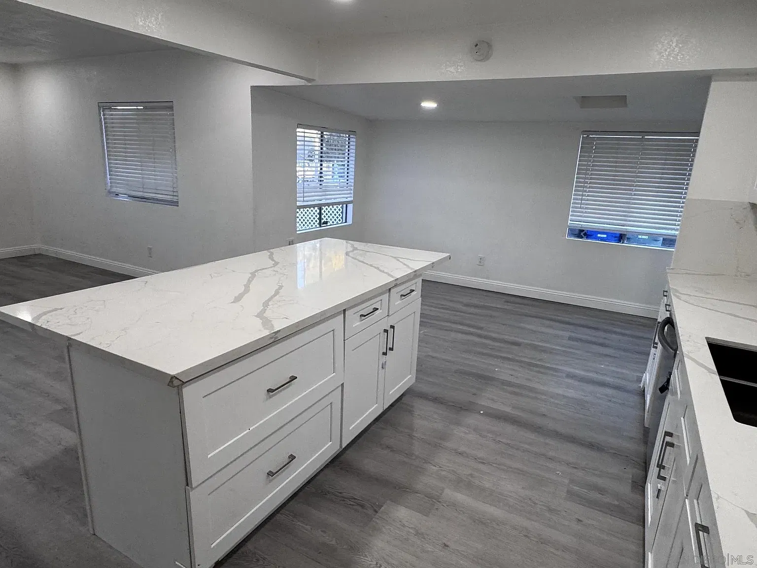 2 bed, 1.0 bath, 1200 sqft, $2,990 — Photo 3