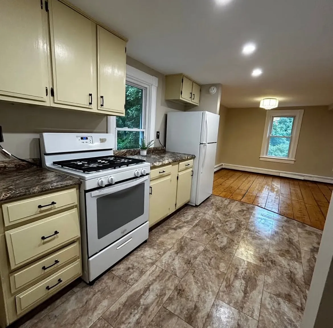 2 bed, 1.5 bath, 1200 sqft, $2,500 — Photo 2