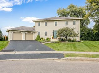 46 Drury Dr, Essex Junction, VT 05452