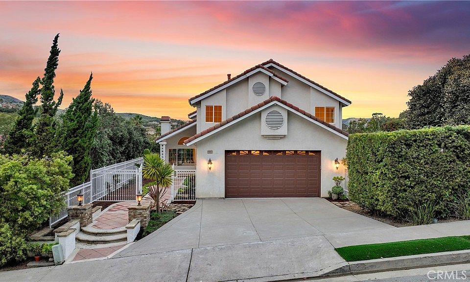 1st image of 903 Calle Nuevo
