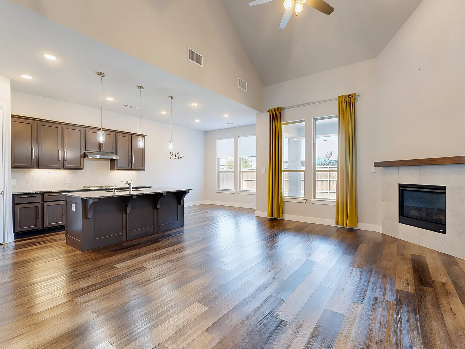 5 bed, 2796 sqft, $2,950 — Photo 2