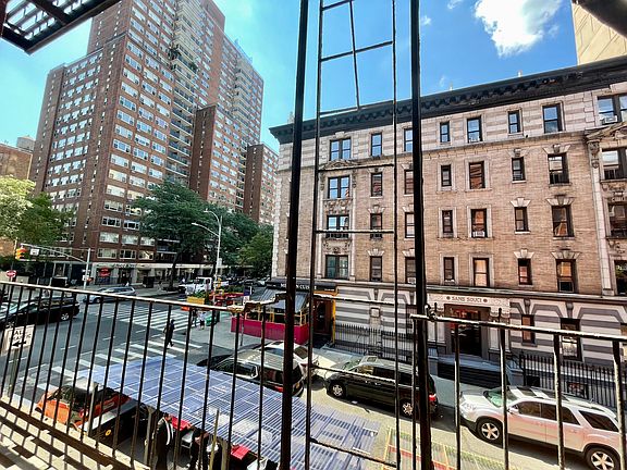 5th image of 201 W 95th St #304