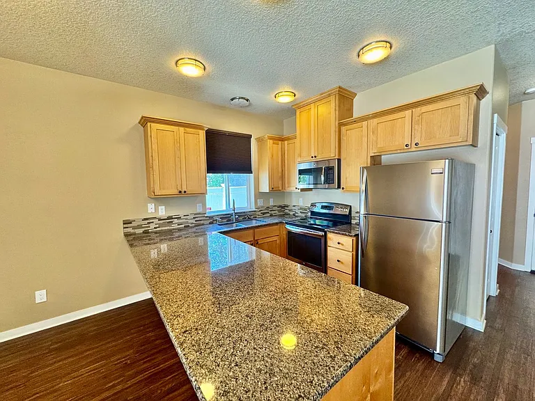 2401 NE 114th Ct — Photo 9