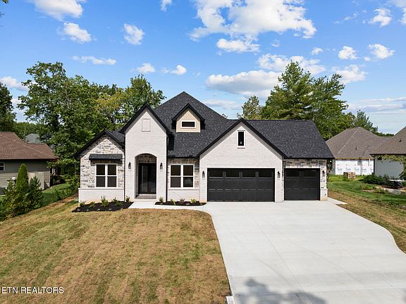 3rd image of 118 Hedgewood Point