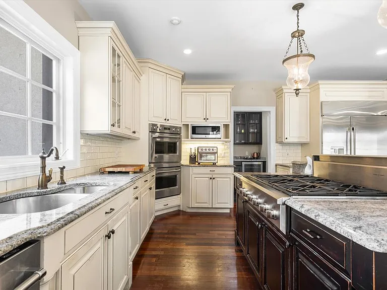 Multiple cooking stations and ample of counter space