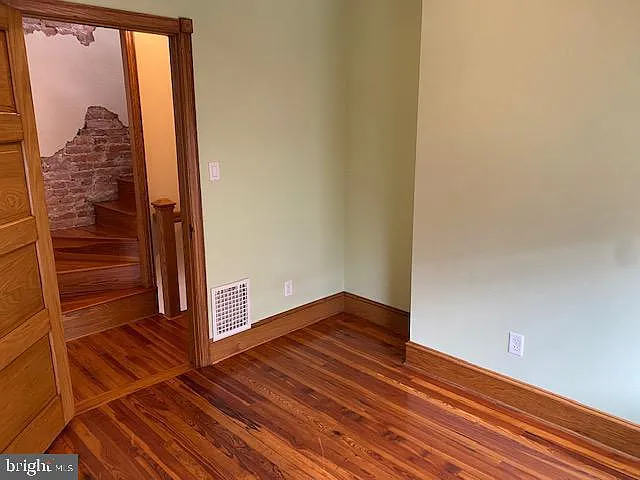 30 Thomas Ave — Photo 18