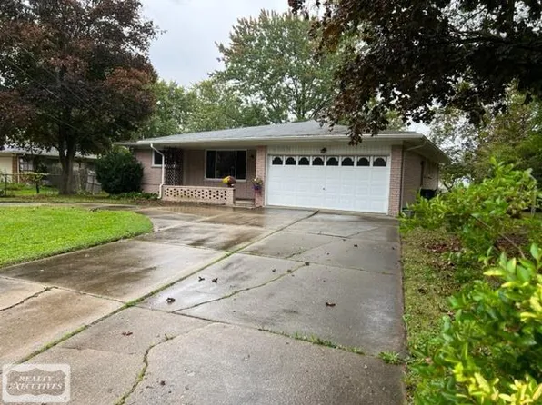 2228 Virginia Dr, Troy, MI 48083