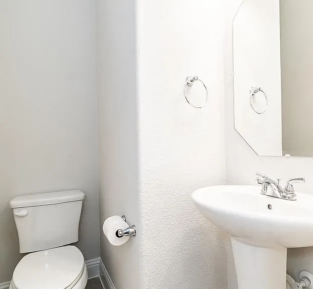 3816 Walden Dr — Photo 16