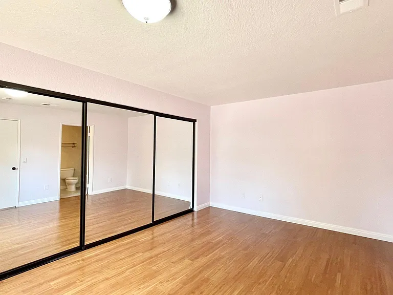 11321 Avenida De Los Lobos #D — Photo 18
