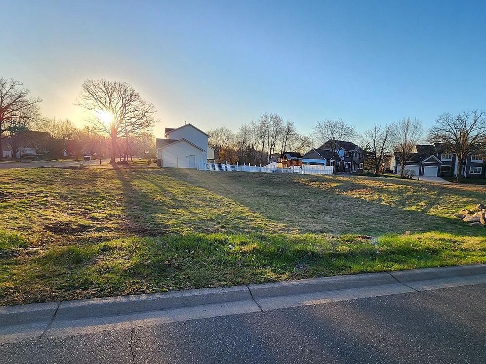 1st image of 930 Shady Oak Cir