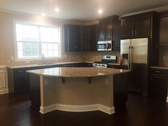 Kitcen with Gas Range