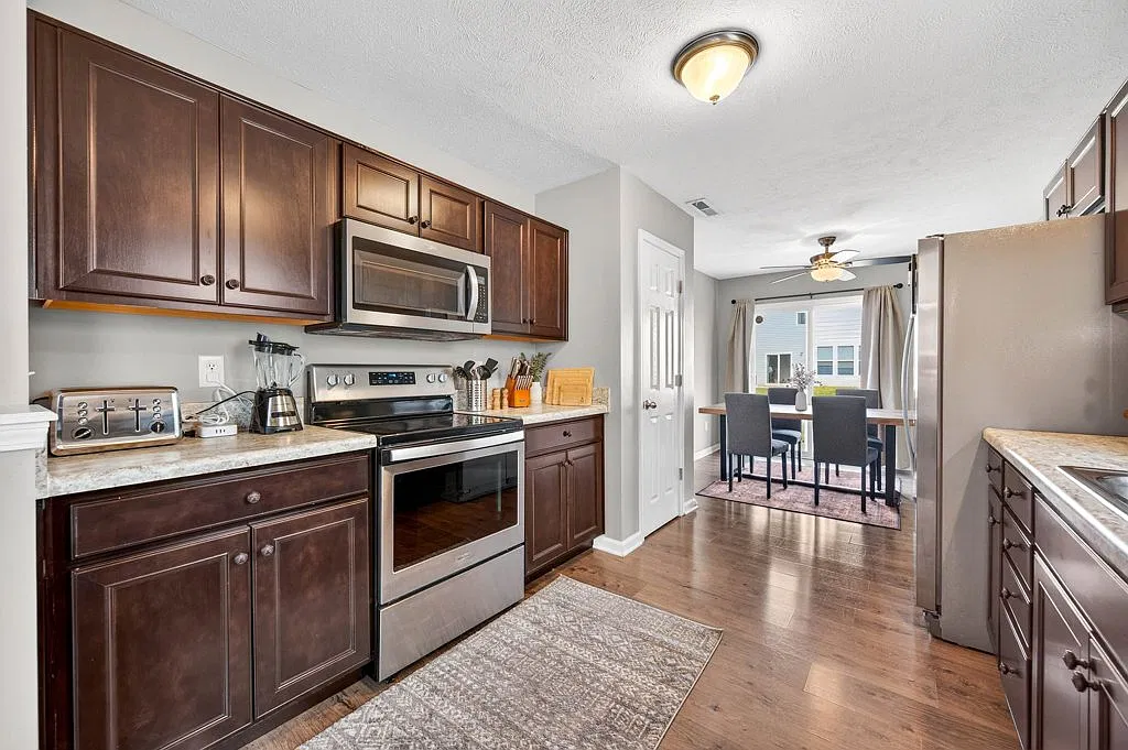Shadow Creek Retreat: Furnished 3-Bedroom Minutes from Cummins and Columbus Regional Health — Photo 3