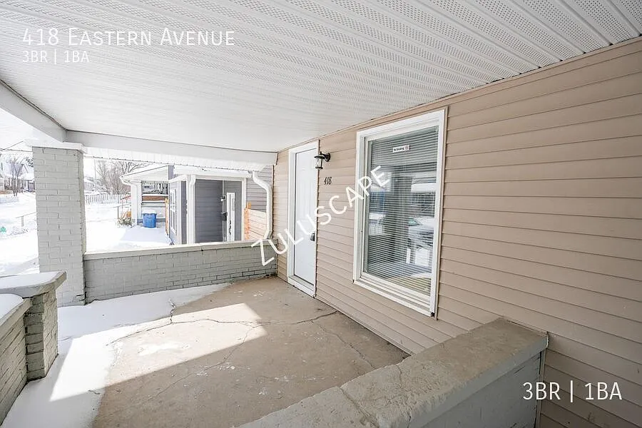 Free 1st Month Rent!.....418 Eastern Ave. / Classic 3 Bed 1 Bath Duplex in Indianapolis — Photo 2
