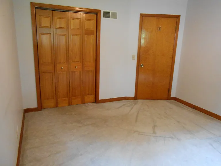 542 Putnam St — Photo 14