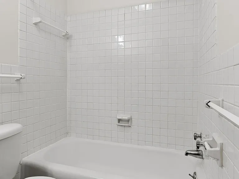Blaisdell Manor — Photo 14