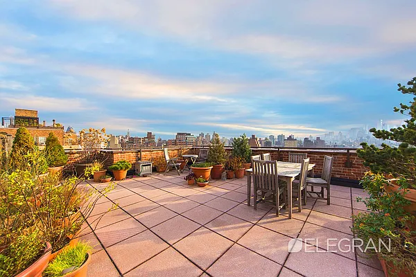 Sold by (Legacy) Elegran | media 9