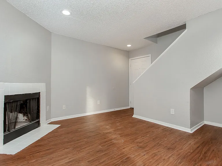 1901 N Fitzhugh Ave — Photo 21