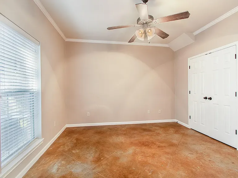 120 Deraney Ln — Photo 6