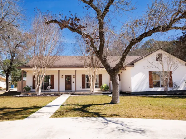 525 Jack Nicklaus, Devine, TX 78016