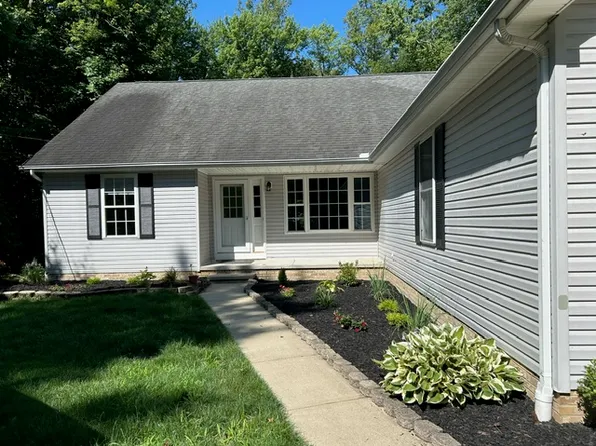 1997 Flame Lake Dr, Rock Creek, OH 44084