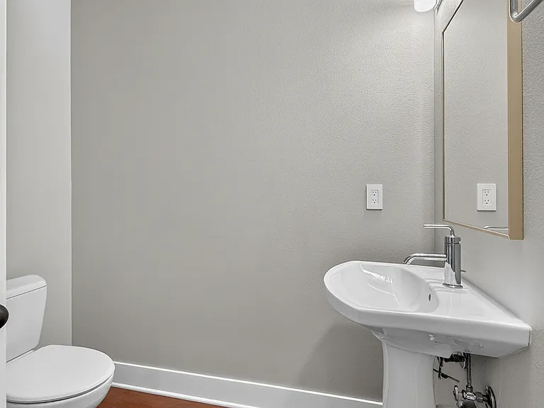 1078 NE High St — Photo 11